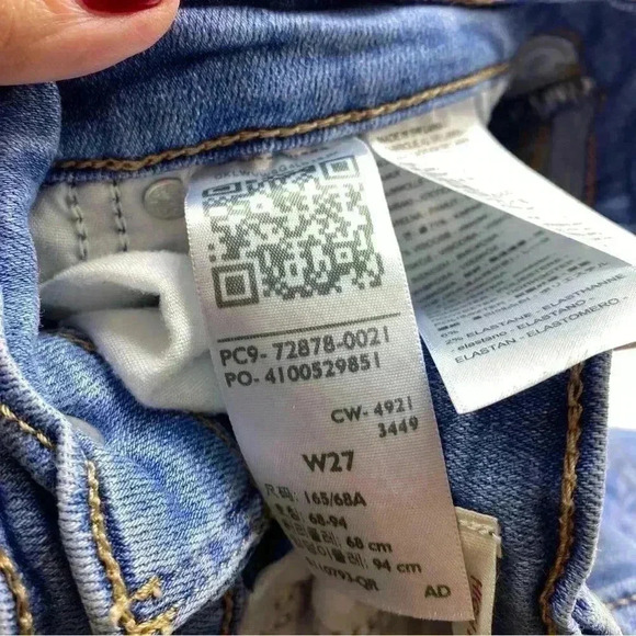 Levi’s high rise cut off distressed jean shorts size 27” - Picture 4 of 4